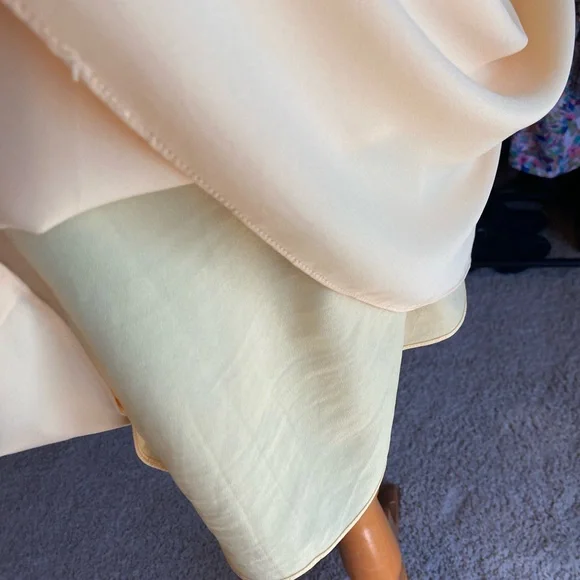 WHBM light yellow Sleeveless Dress, with gold details and tassel tie, size 4 - Picture 6 of 11